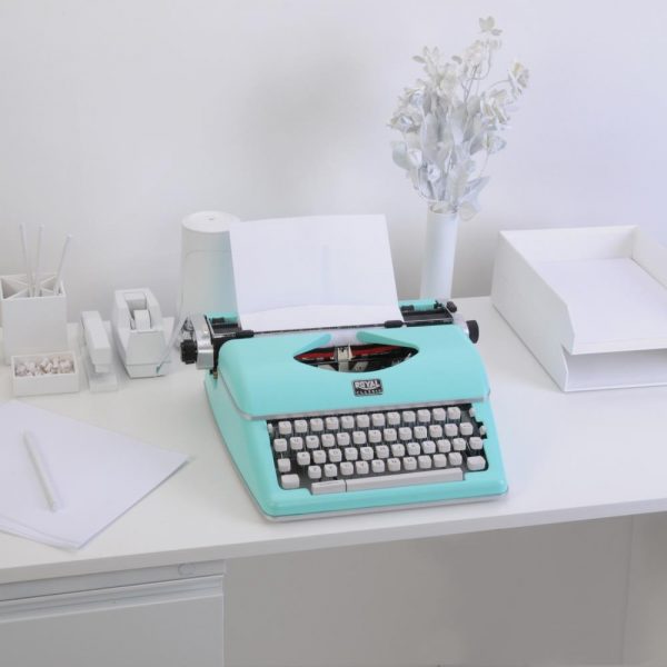 Royal Classic Manual Typewriter - Mint - Image 2